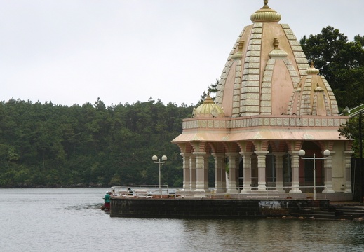 Templete (2646 visitas) Templete sobre el lago Desde aquí se hacen las ofrendas Templete