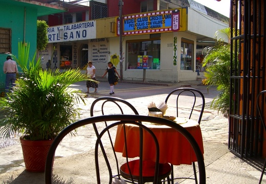 Desayuno (3515 visitas) Palenque ciudad, a la hora del desayuno Palenque ciudad, por la mañana, a la hora del desayuno Desayuno