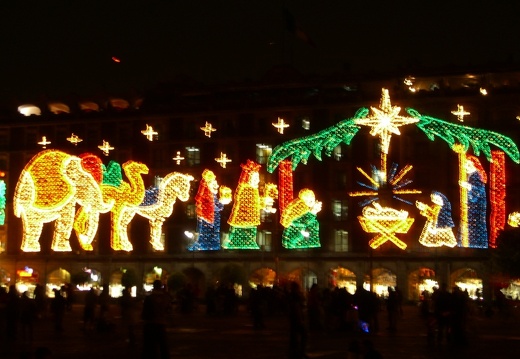 El Zócalo iluminado por la noche (3453 visitas) El Zócalo iluminado por la noche El Zócalo iluminado por la noche