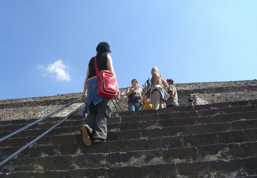 Sabrina subiendo (1878 visitas) Sabrina subiendo Sabrina, la alemana que conocí en México, subiendo poco a poco Sabrina subiendo
