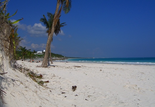 Playa de Tulum (2237 visitas) Playa de Tulum, con el faro al fondo Playa de Tulum