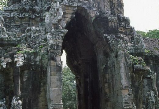 Puerta (2518 visitas) Puerta norte Puerta de acceso al complejo de Angkor, desde Siem Reap Puerta