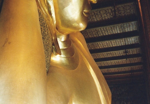 Buda reclinado (2826 visitas) Enorme Buda reclinado en Wat Pho, de casi 50 metros de largo Buda reclinado