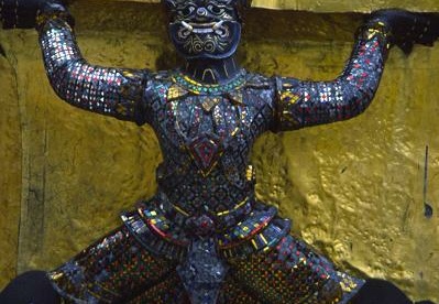 Figura (2626 visitas) Figura en templo budista Detalle de figura en templo budista Figura