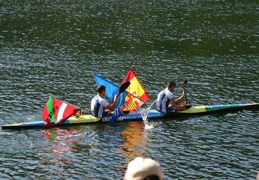 Un equipo, dos palistas, tres banderas (1833 visitas) España campeona del mundo K2. Un equipo, dos palistas, tres banderas Un equipo, dos palistas, tres banderas