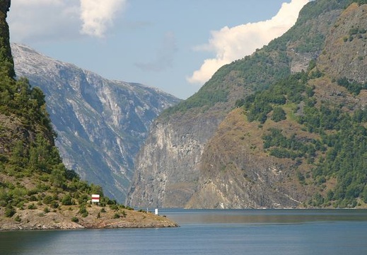 Saliendo del Aurlandsfjorden (1894 visitas) Saliendo del Aurlandsfjorden Saliendo del Aurlandsfjorden