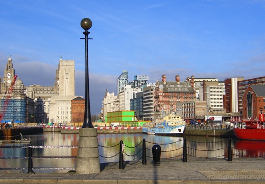 Canning Dock (2163 visitas) Canning dock, visto desde el acceso hacia el Albert Dock. La zona está en obras de rehabilitación ... Canning Dock