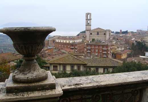 Perugia en la niebla