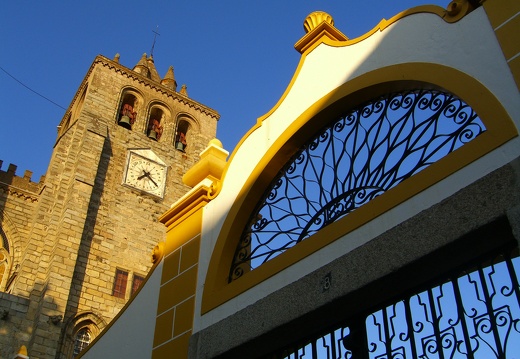 Sé (2378 visitas) Otra vista de la Catedral de Évora Sé