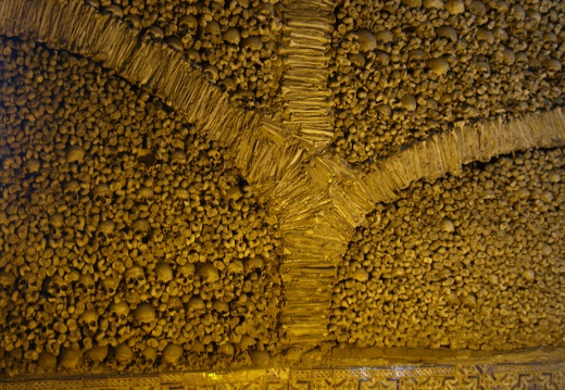 Detalle de las paredes (3788 visitas) Capilla de los Huesos Detalle de las paredes Detalle de las paredes