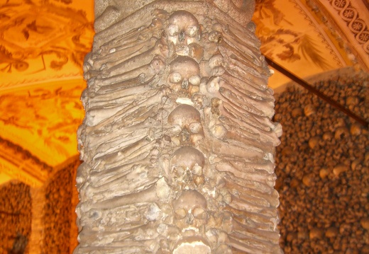 Columna, otra vista (2498 visitas) Columna de Huesos Columna, otra vista